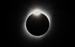 2009年皆既日食での第3接触の写真